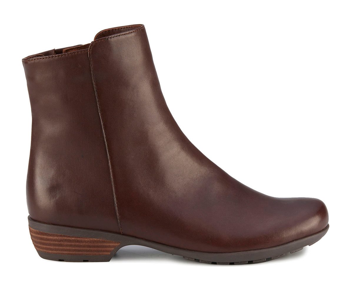 #Color_Brown Leather