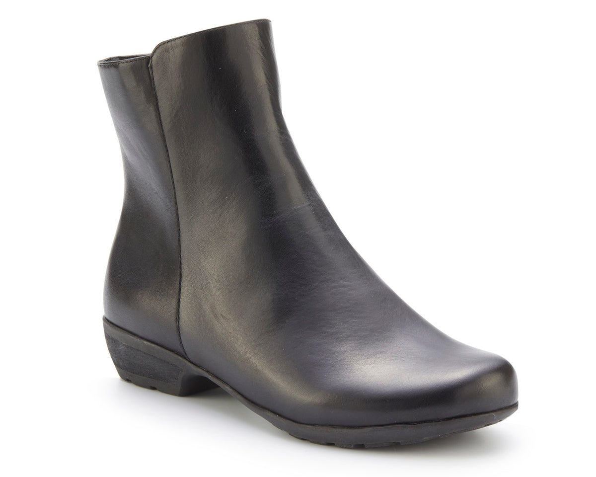 #Color_Black Leather