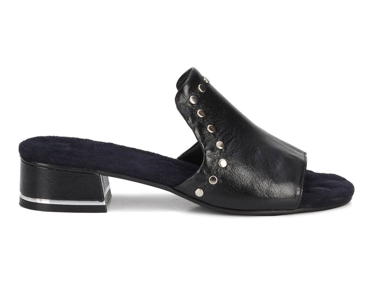 #Color_Black Leather