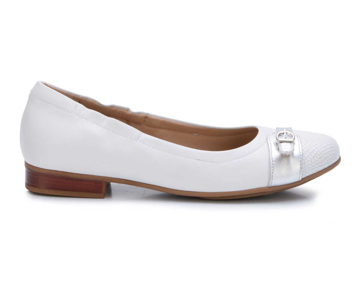 #Color_White/Silver Leather