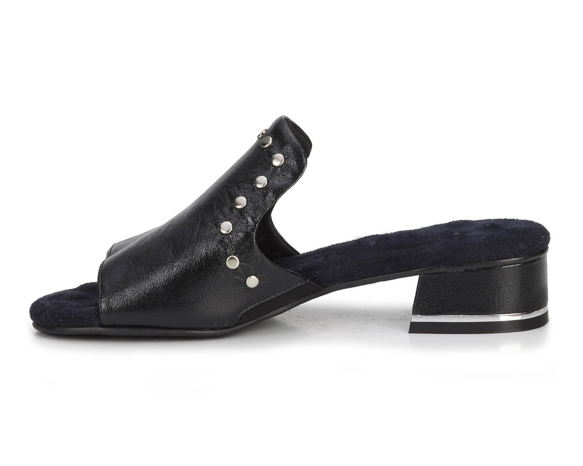 #Color_Black Leather