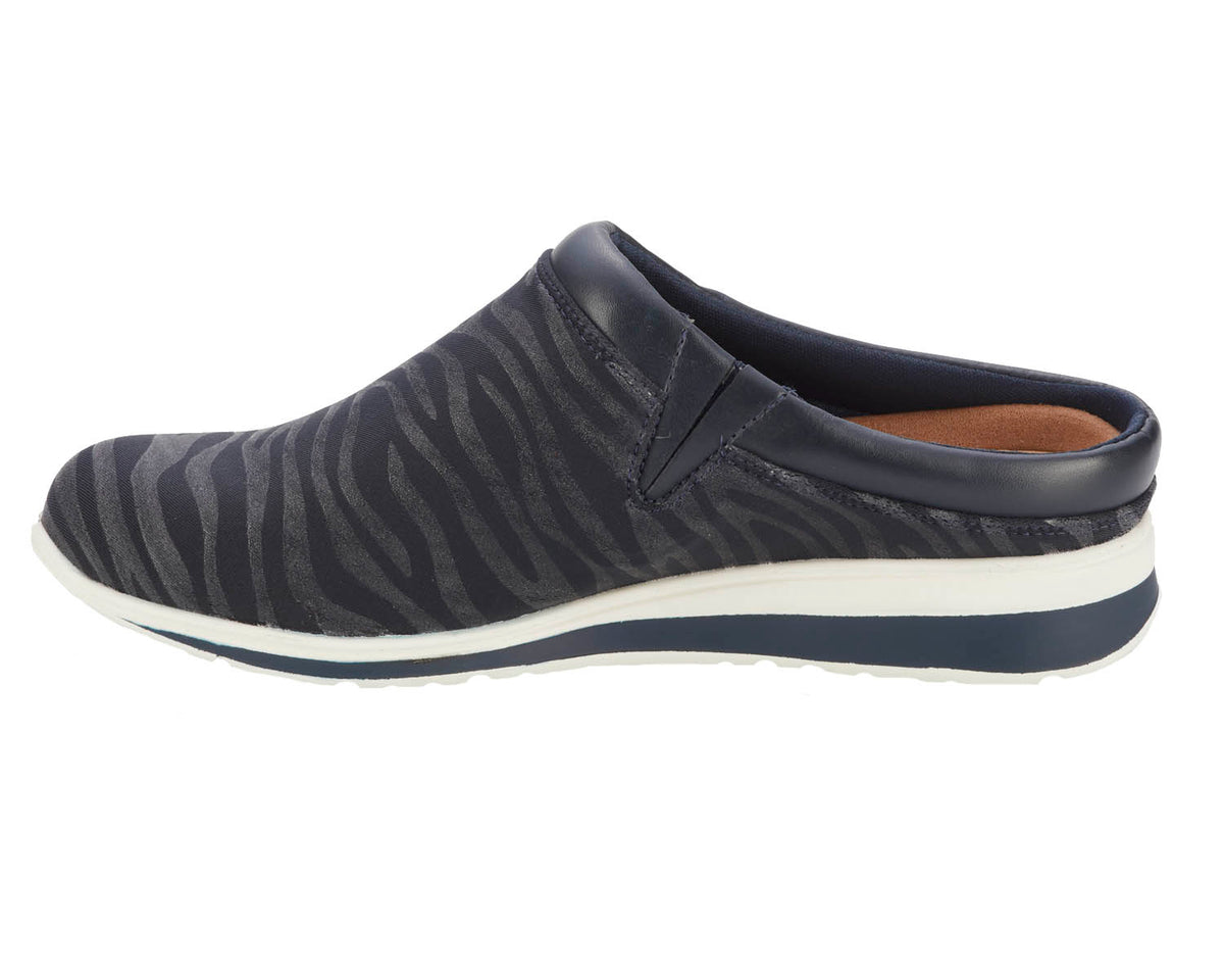 #Color_Navy Zebra