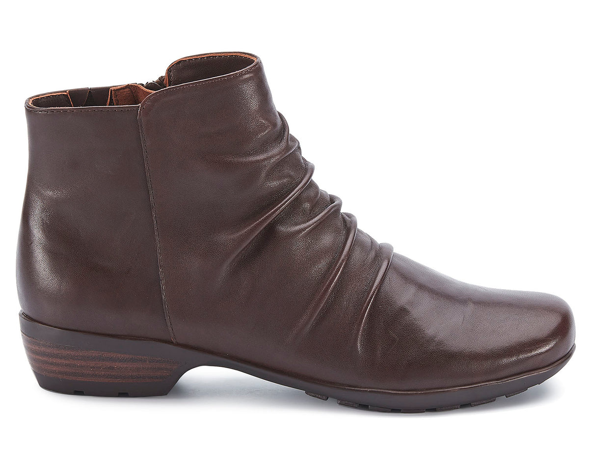 #Color_Brown Leather