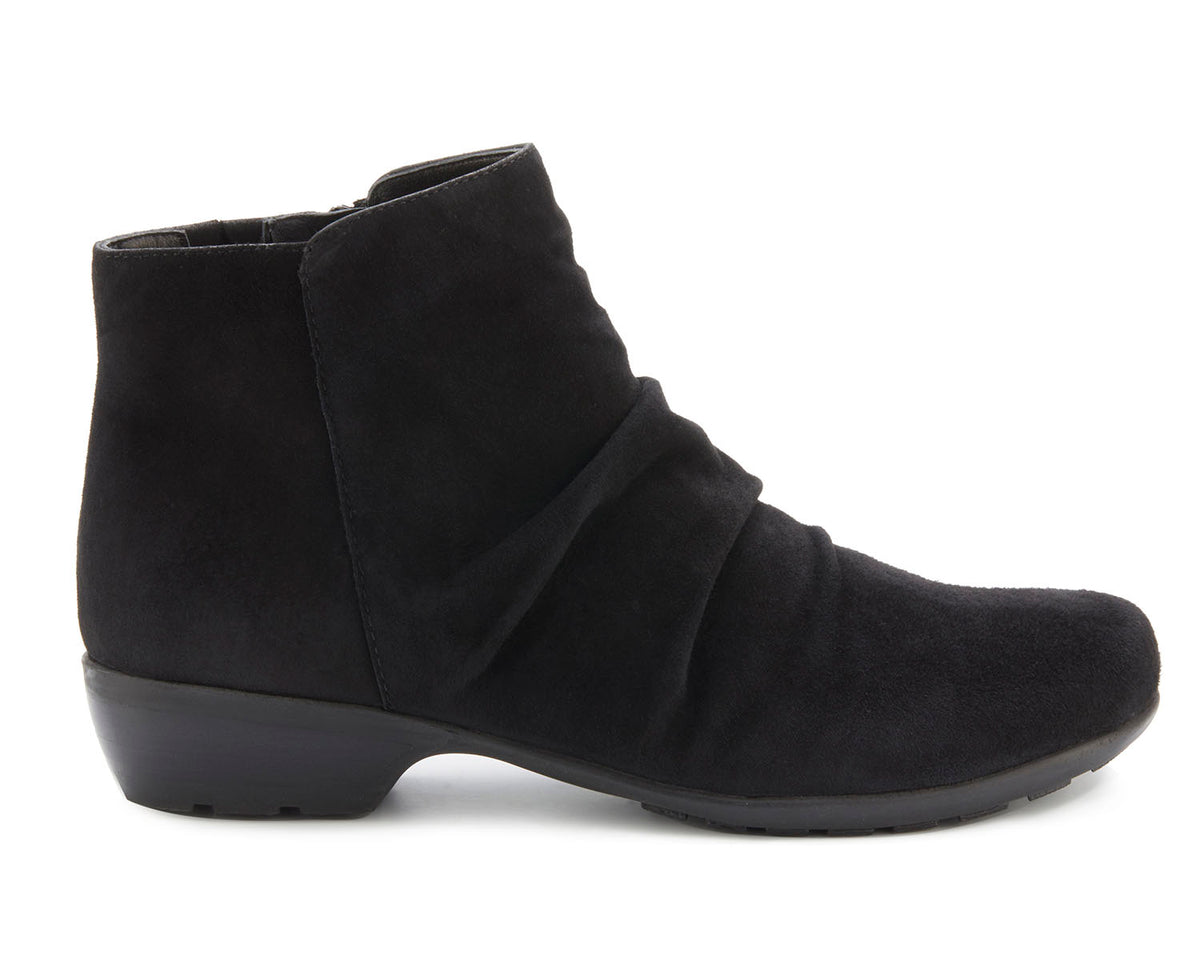 #Color_Black Suede