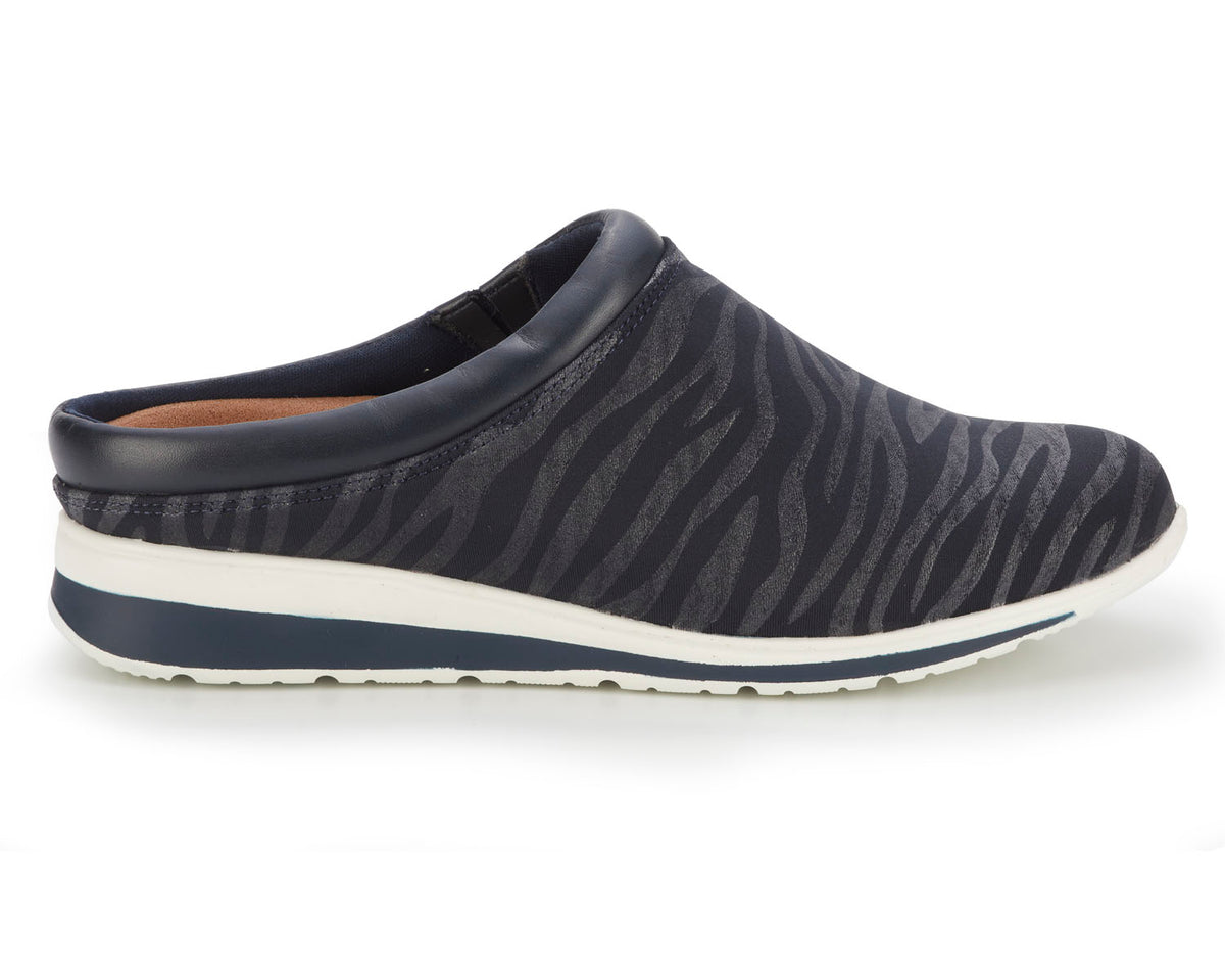 #Color_Navy Zebra