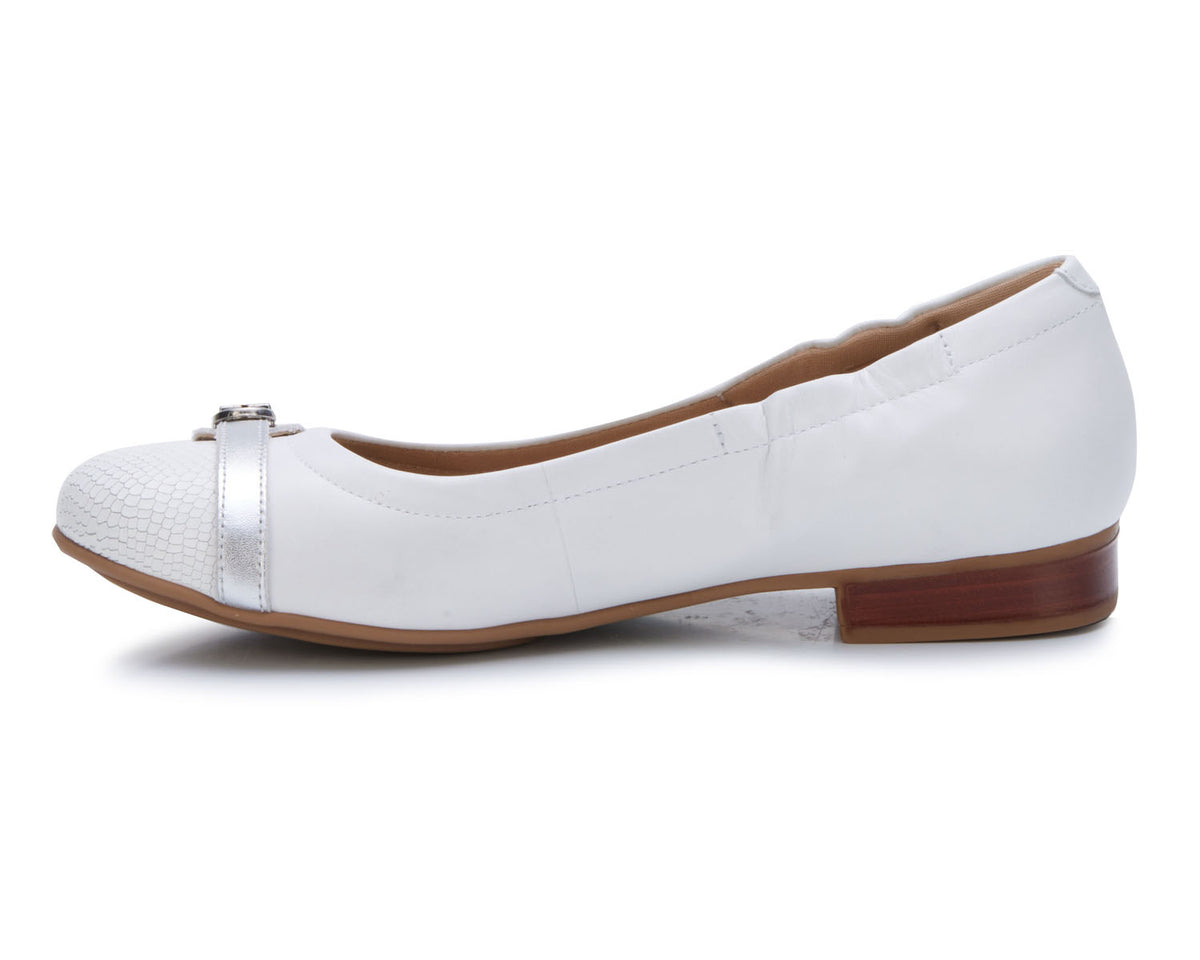 #Color_White/Silver Leather