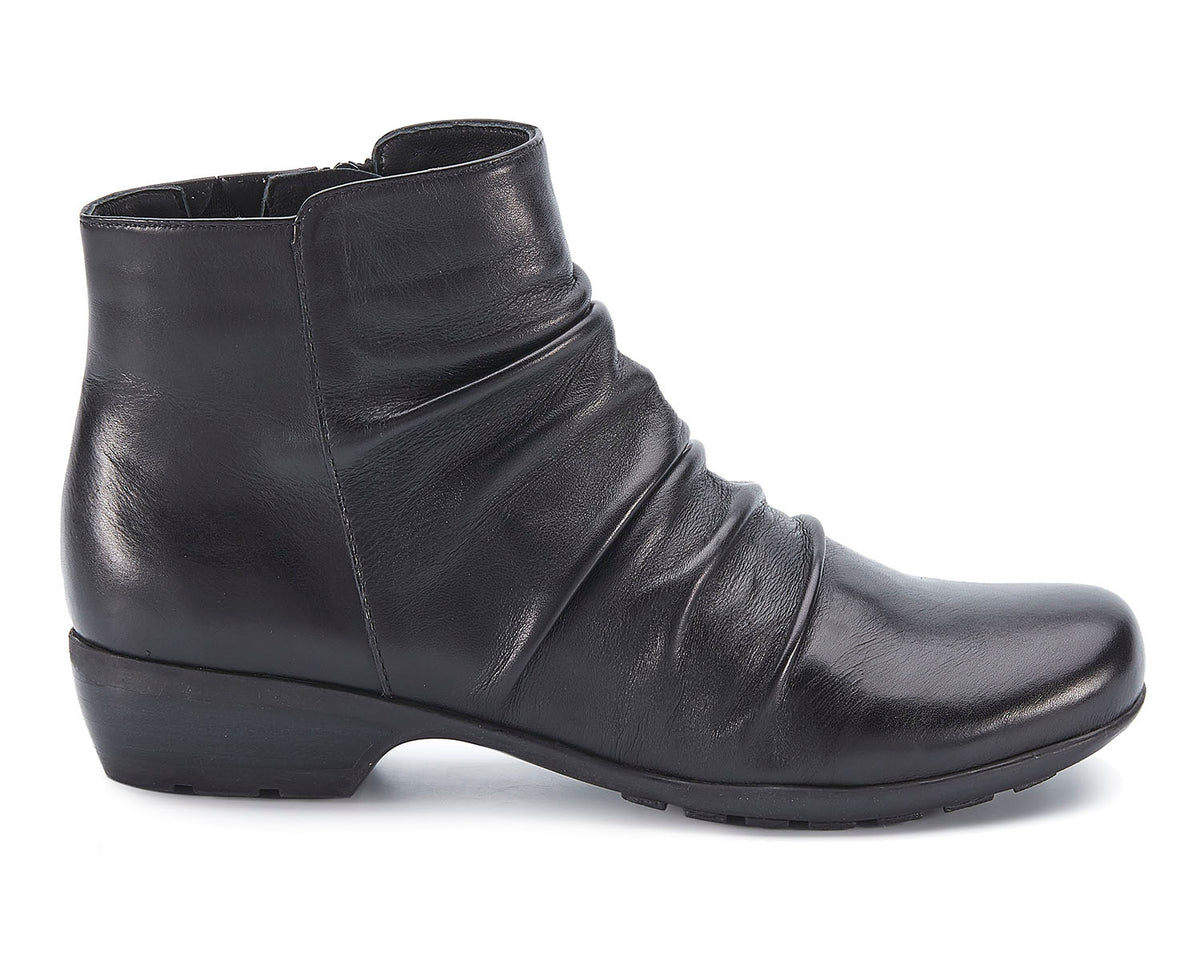 #Color_Black Leather