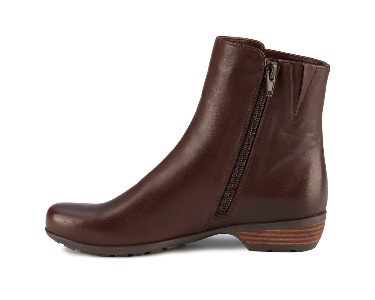 #Color_Brown Leather