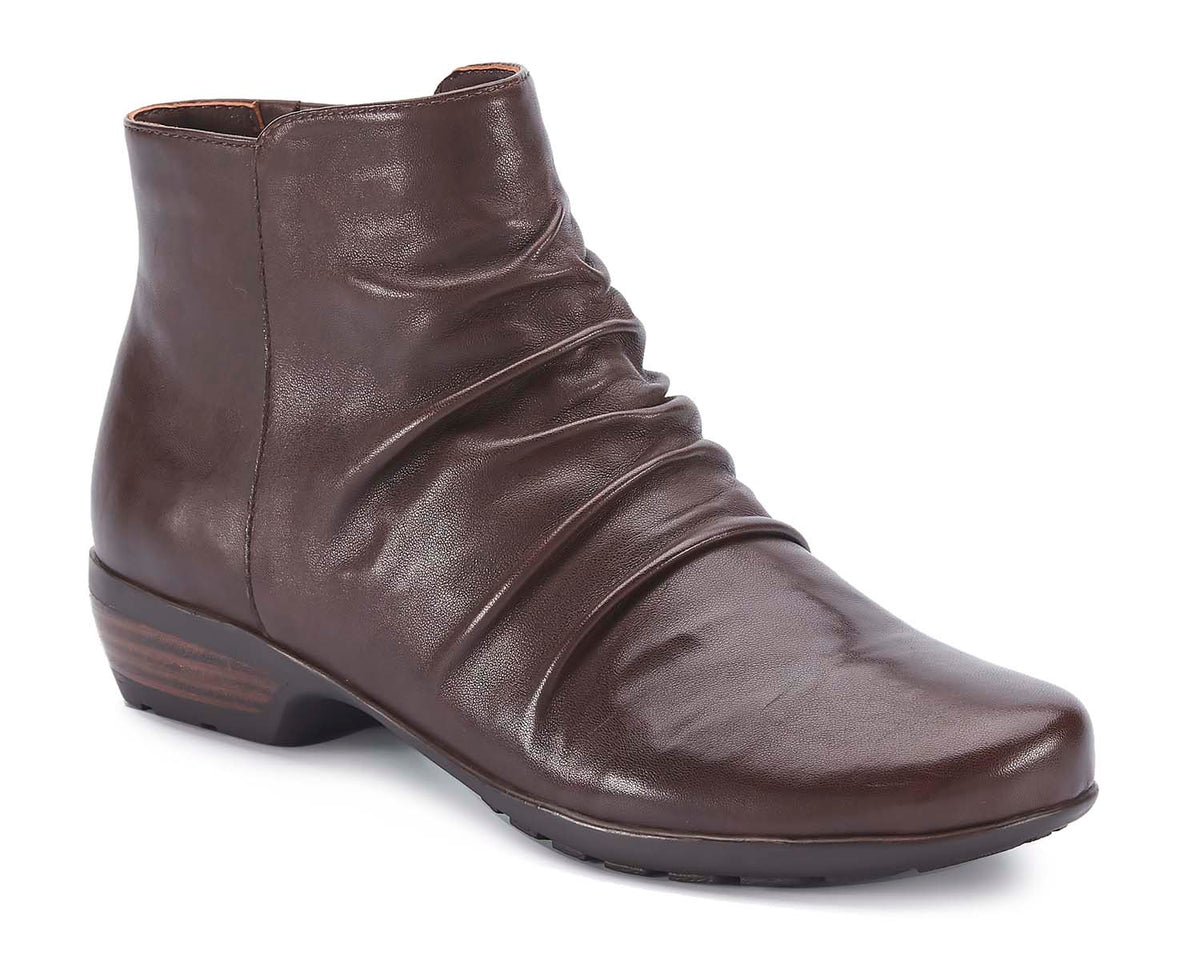 #Color_Brown Leather