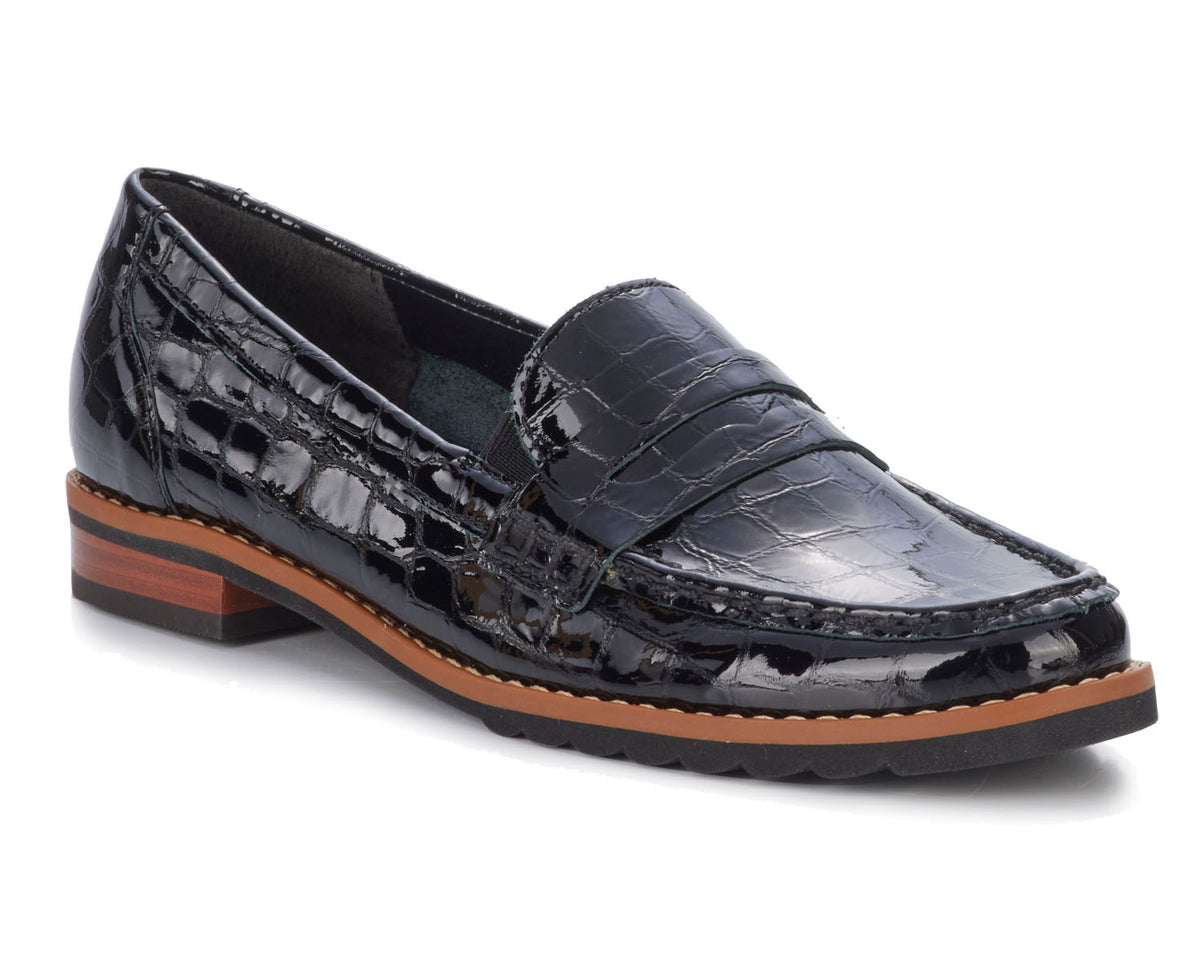 #Color_Black Croc